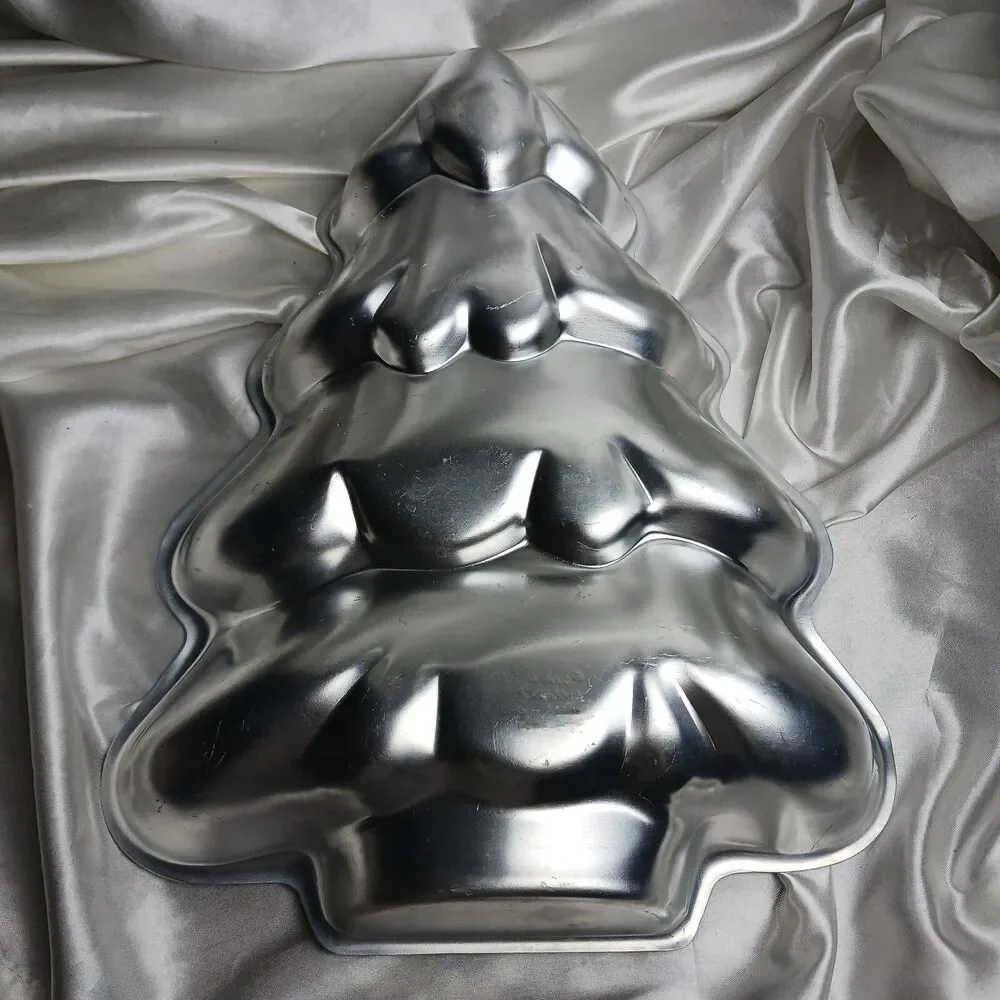 WILTON TREE CAKE PAN